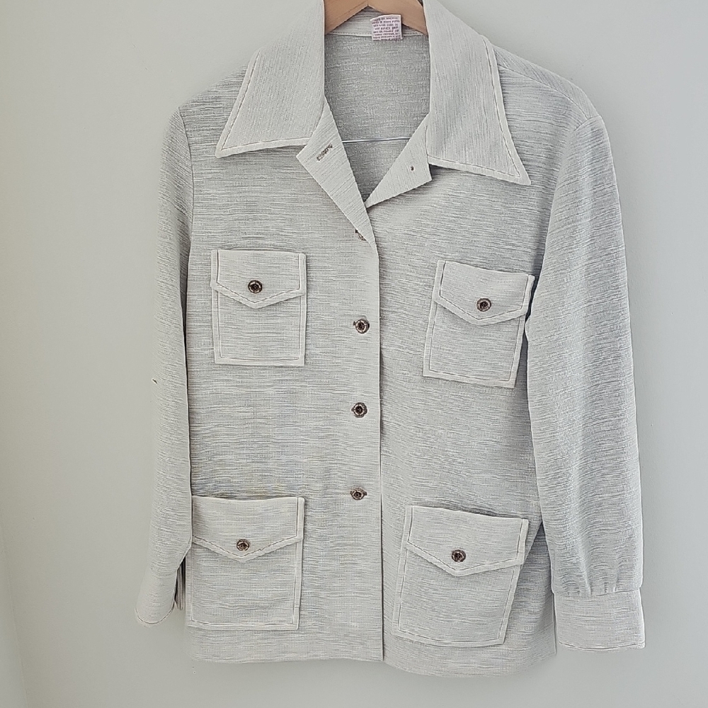 Mens Vintag Polyester Pointed Collar Shirt. Button-Up 4 Tab Pockets In Front. No